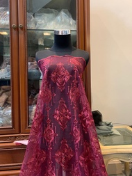 Bahan Kain Brokat Tile Etnik Keraton Diamond Warna Merah Maroon