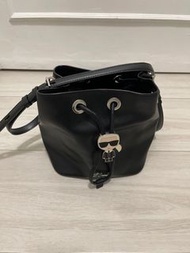 Karl Lagerfeld 黑色水桶包