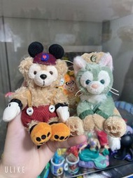 臉超甜！日本罕見絕版東京海洋迪士尼2015年萬聖節系列限定米奇耳Duffy公仔小野人Toni 達菲雪莉玫Duffy  duffy shelliemay 公仔吊飾掛飾掛件kc。春季秋季冬日坐姿。gela