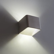 โคมไฟติดผนัง LED ที่ทันสมัยขึ้นลง Cube ในร่มห้องนอนโคมไฟเชิงเทียน
