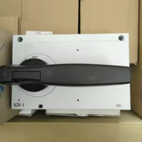 Circuit breaker operating handle for EATON NZM4-XDV
