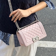 【97新 ✨ 全網最低價！】絕版少有 CHANEL(香奈兒) Leboy 小號 櫻花粉色 銀扣 有保卡 吊牌（下單前先詢問庫存❗️）