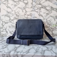 TAS SELEMPANG PRIA METROCITY KULIT ASLI SECOND BRABDED IMPORT NAVY / TAS SLING PRIA KULIT ASLI METRO