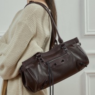 ABG Hot Girl Rivet Bag Top Layer Cowhide Underarm Baguette Bag 25 New Trendy Le City Horizontal Punk