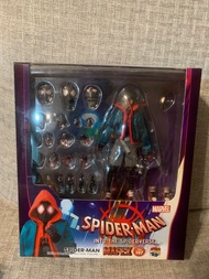 全新MEDICOM MAFEX NO.107 SPIDER-MAN（Miles Morales) (SPIDERMAN: INTO THE SPIDER-VERSE SPIDERVERSE) 《蜘蛛人