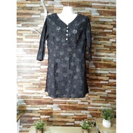 blouse preloved
warna hitam
