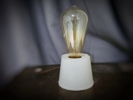 大方白水泥鎢絲檯燈