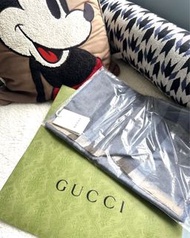 GUCCI 100%Real 全新藍色純羊毛格仔圍巾 頸巾Made in Italy 🇮🇹 (100%全新、原價$29xx, 現售$1200）