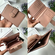 กระเป๋าสตางค์ lyn ใบกลาง  ขนาด 5.5 นิ้ว Outlet 💯%