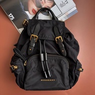 ::BURBERRY:: 尼龍斜背/後背包(經典黑/小型) The Small Crossbody Rucksack