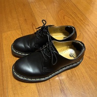 Dr. Martens 黑色皮鞋