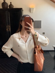 เสื้อสเวตเตอร์ถักคอเหลี่ยม NAZ ทรงหลวม แขนยาว ปกติ คอเหลี่ยม ปักลาย แฟชั่นฤดูใบไม้ร่วง 2024 สำหรับผู