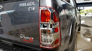 ครอบไฟท้าย สีโครเมียม จำนวน 2 ชิ้น ซ้ายและขวา สำหรับใส่รถ TOYOTA Vigo Champ โตโยต้า วีโก้ แชมป์ ปี 2