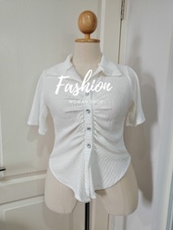 MK53 เสื้อยืดแฟชั่นสาวอวบ เสื้อยืดเชิ๊ต คอปก แขนสั้น กระดุมเพชร จีบหน้า ชายเสื้อเหลี่ยม ผ้ายืด อก 36