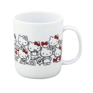 【現貨/售完下架】凱蒂貓：陶瓷(日本製造)＊杯緣子！馬克杯+湯匙組(尺寸:直徑80×95mm/容量:370ml)_免運。
