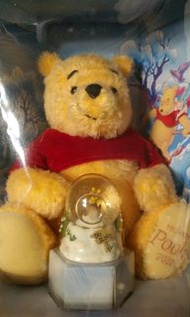 disney Winnie the pooh x'mas  Christmas 迪士尼聖誕小熊維尼公仔水晶球