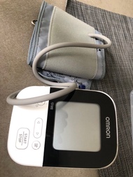 OMRON 血壓計