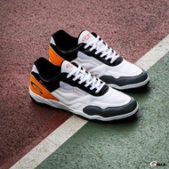 รองเท้ากีฬาฟุตซอล GIGA FG420 กิ๊กก้า ยึดเกาะพื้นได้ดีรับแรงกระแทก เพิ่มการเคลื่อนไหวดี SIZE 33-44 ออ