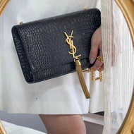 YSL 經典不墜的流蘇Kate包-黑色