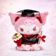 現貨🐰🐰正版Sanrio Kuromi畢業公仔 32cm可繡名字 學士服畢業禮物 動漫周邊 Melody Hello Kitty，超人，火影忍者，手織畢業公仔，加菲貓 ，baby yoda, miff