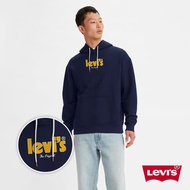 Levis 男款 寬鬆版重磅口袋帽T / 精工刺繡徽章海報體Logo / 400GSM厚棉 海軍藍 熱賣單品
