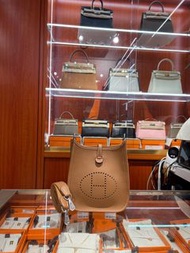 門市現貨～全新Hermes Mini Evelyne  金棕銀釦 w stamp