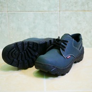Edmundo Short Safety Shoes with Synthetic Laces, Levis Steel Toe, Non-Slip Rubber Sole
