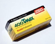 過期底片(買來後都放在冰箱)  Kodak T-max 400 黑白負片 120 規格， 2011年11月到期