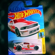 HOT WHEELS '07 FORD MUSTANG