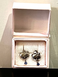 （3314）1997年產品全新Hello Kitty 藍色石銀耳環一對, 罕有可愛, 值得收藏, 原價$4xx, 清貨價 $209