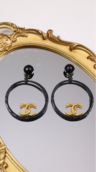 Chanel 93年黑金圆环cc logo耳夹