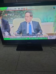 24吋内置高清电视机。