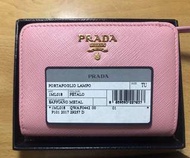 全新正品  Prada 粉紅色 短皮夾 零錢包 水波紋式防刮牛皮 附保證卡