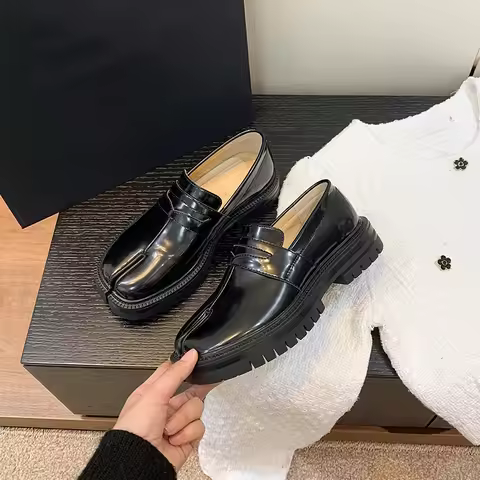 Tabi Shoes Loafer for Men and Women Split Toe Thick Sole Casual Patent Leather Shoes 2025