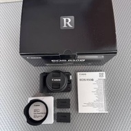 EOS R50 V RF-S14-30 IS STM PZ鏡頭套裝，含原廠遮光罩和一顆備用原廠佳能電池