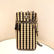 Chanel / 香奈兒 拉菲草編手機包