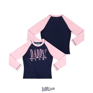 DADDYCLUB | Daddy Club Raglan Sleeve Crop Top เสื้อยืด crop top สุดน่ารัก