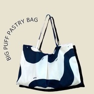 Wyllabrand กระเป๋าผ้า Big Puff Pastry Nutella churros