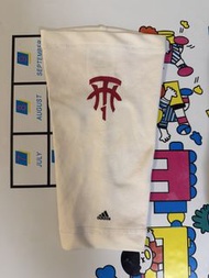 Adidas 運動護膝