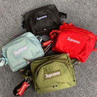 Supreme 斜挎單肩小包 - 輕便時尚經典