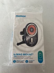 Momax Q.Mag Mount 3 15W 磁吸無線充電車載支架 CM20 透明磁吸設計，兼容 iPhone 13/12 系列。使用這款網絡和金屬充電汽車支架，享受快速駕駛體驗。 •透明設計|精緻的網絡觸感 •磁性設計|只需扣上並保持您的手機安全到位 •旋轉友好|以縱向/橫向查看便攜式設備 •單手操作|輕鬆的電源按鈕控制，為您帶來安全的駕駛體驗 •Qi兼容| 15W（最大）快速充電 •兼容 iPhone 12 和 13 系列 •車載支架的快速安裝和拆卸 順豐到付，油尖旺站交收