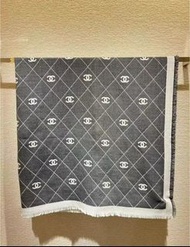🌈Chanel 25p scarf cc logo 灰色 方形 頸巾 披肩 圍巾 方巾 灰白  25s