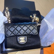 🇭🇰香港現貨🇭🇰 💥秒殺價💥 全新🆕Chanel黑色金球方胖子CF20