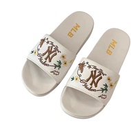 MLB NY Yankees White Slide Sandals