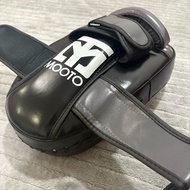 G3B New Black MOOTO Curved Target Moto KICKING BOXING TAEKWONDO THAI Gloves PADS