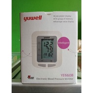 Tensi Digital Alat Ukur Tekanan Darah / Tensimeter Digital Yuwell Ap