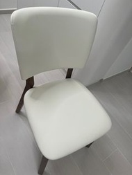 現貨 Chair 餐椅 椅子 胡桃木 木椅子 木餐椅 軟墊 舒適 柔軟 soft comfy comfortable chairs table dinning table