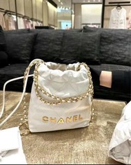 Chanel 🤍Mini 22 bag 白色迷你垃圾包 全新全套💖✨