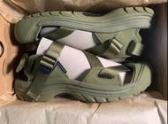 👟正貨 KEEN Zerraport II 戶外一字式扣帶運動涼鞋 軍綠色