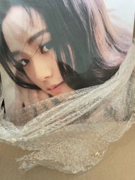 現貨jisoo solo me首批未拆紫膠LP含小卡貼紙配置k4特典，現貨黑版pb未拆首批預售禮